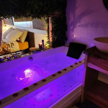 Luxury With An African Vibe דירה קאקרפו